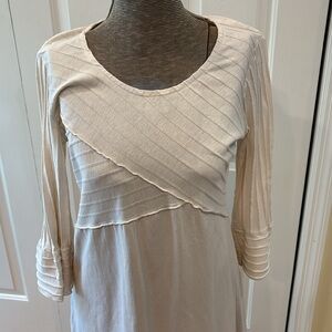 Orvis Cream crew neck 3/4 sleeve textured detail 
Cotton dress